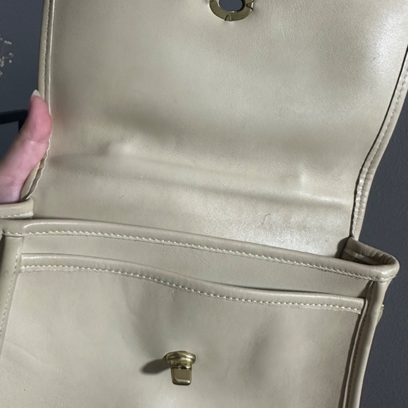 Vintage Coach Court - Picture 2 of 15